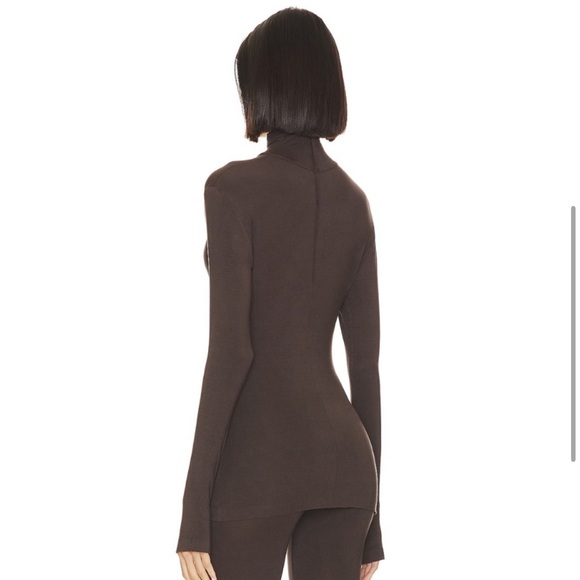 NEW NWT Norma Kamali Slim Fit Turtleneck Top - Picture 2 of 7